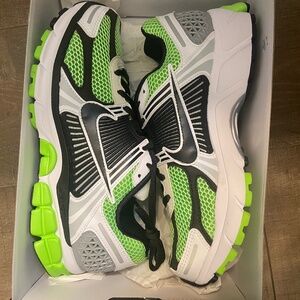 Nike Zoom Vomero 5’s-Size 7Y/Women’s 8.5